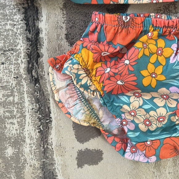 Baby Carter’s Two Piece Matching Set Floral Tank Top and Shorts - Picture 3 of 3